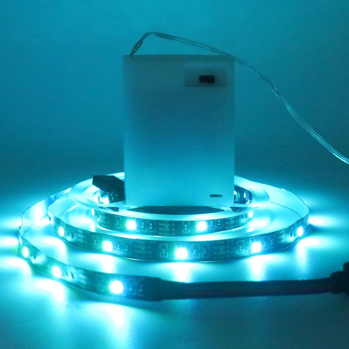 Tiras de luces LED RGB premium con alimentación por batería